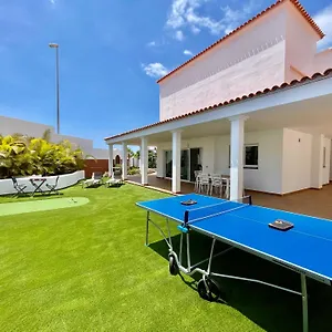 Amorio A Spacious Modern Getaway With A Private Heated Pool & Sea Views Villa